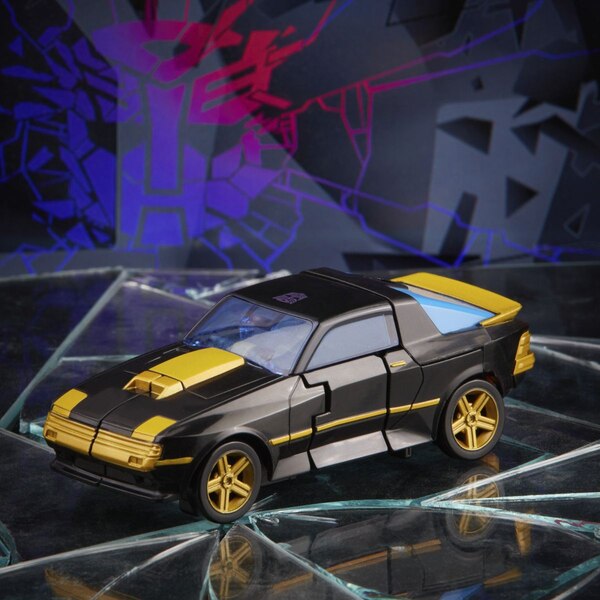 Shattered Glass Collection Autobot Goldbug  (6 of 15)